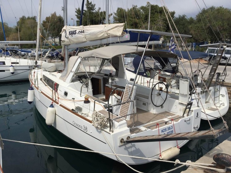 Oceanis 38 - 3 cab. - Boatscribe.com