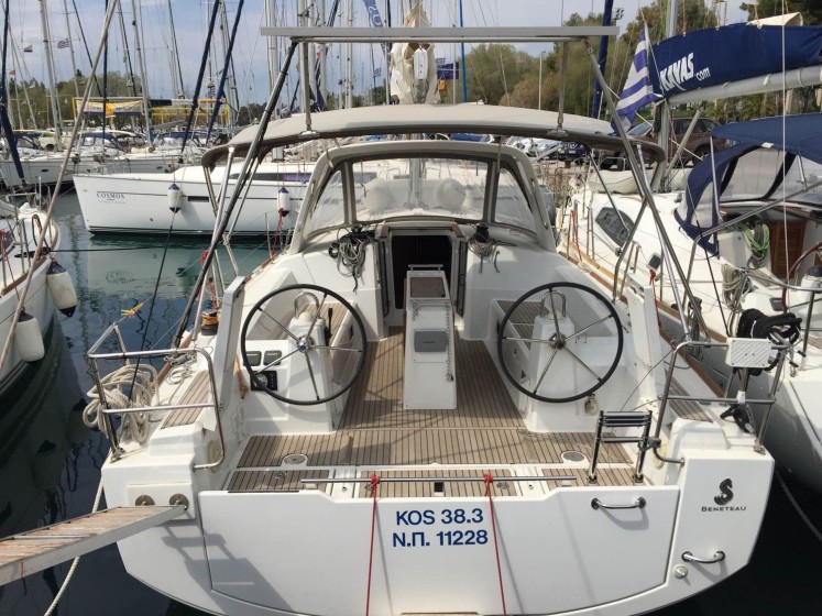 Oceanis 38 - 3 cab. - Boatscribe.com