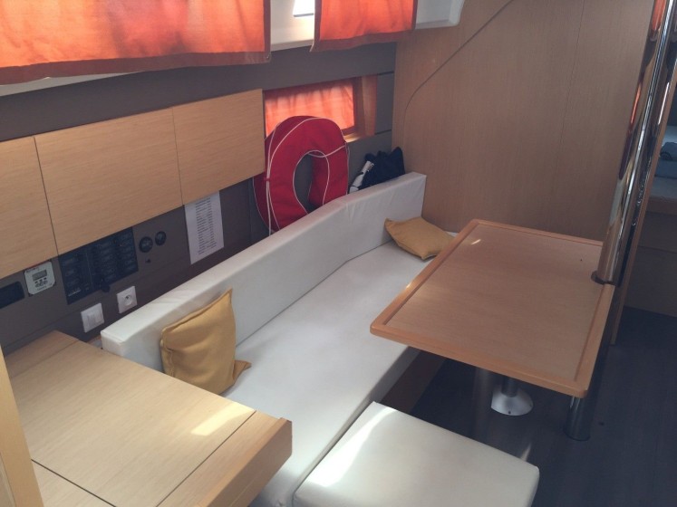 Oceanis 38 - 3 cab. - Boatscribe.com