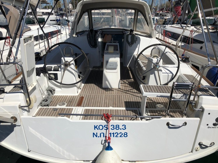 Oceanis 38 - 3 cab. - Boatscribe.com