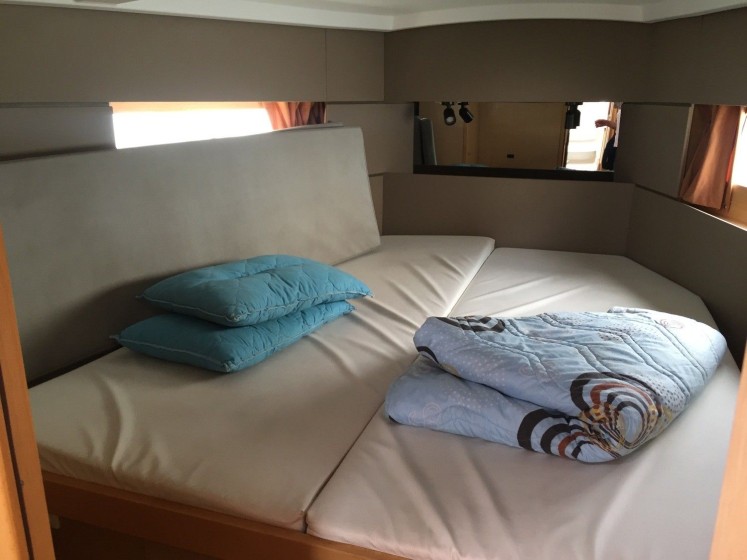 Oceanis 38 - 3 cab. - Boatscribe.com