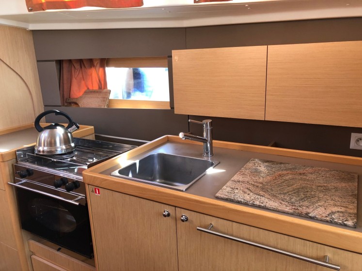 Oceanis 38 - 3 cab. - Boatscribe.com