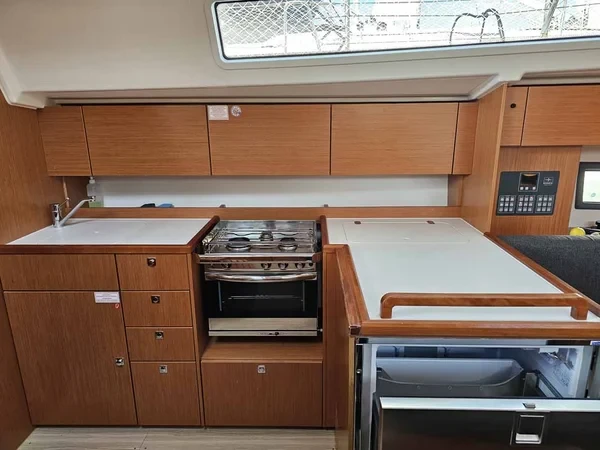 Bavaria 42 Cruiser - Boatscribe.com