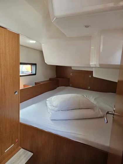 Bavaria 42 Cruiser - Boatscribe.com