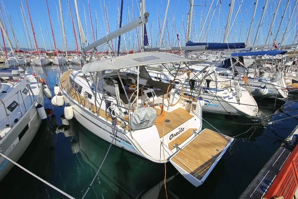 Bavaria 37 Cruiser - Boatscribe.com