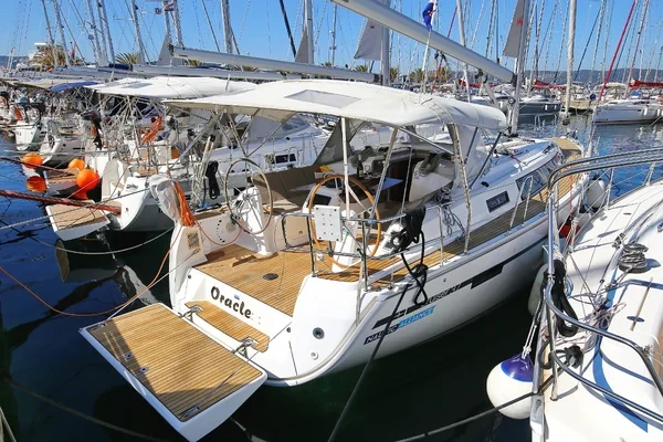 Bavaria 37 Cruiser - Boatscribe.com