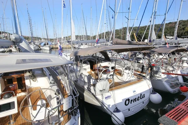 Bavaria 40 Cruiser - Boatscribe.com