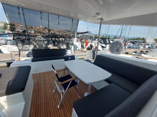 Lagoon 40 - Boatscribe.com