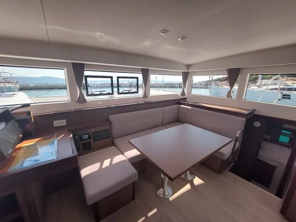 Lagoon 40 - Boatscribe.com