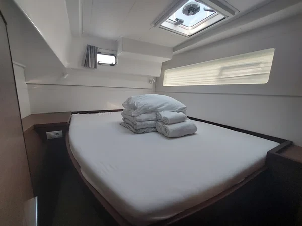 Lagoon 40 - Boatscribe.com