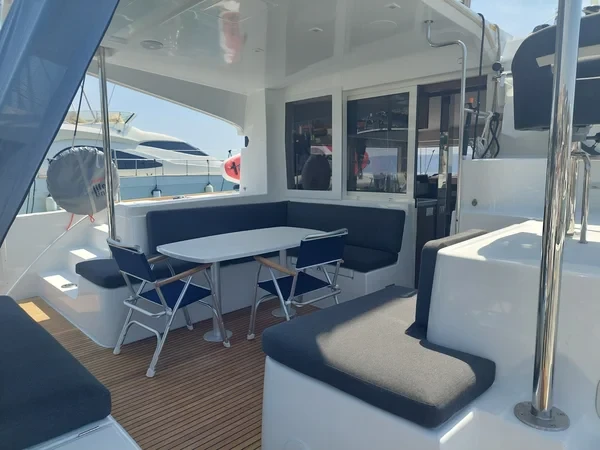 Lagoon 40 - Boatscribe.com