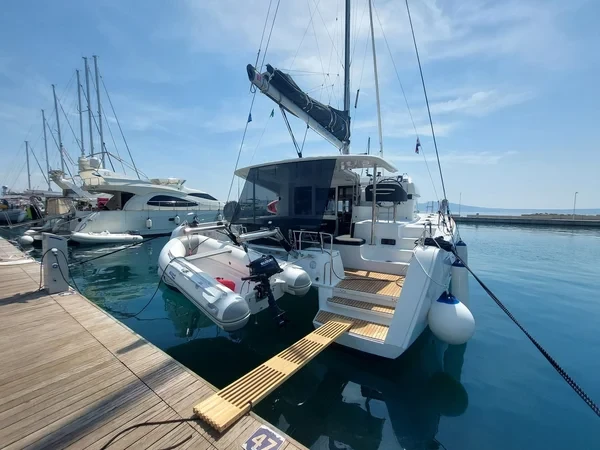 Lagoon 40 - Boatscribe.com
