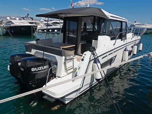 Merry Fisher 1095 - Boatscribe.com