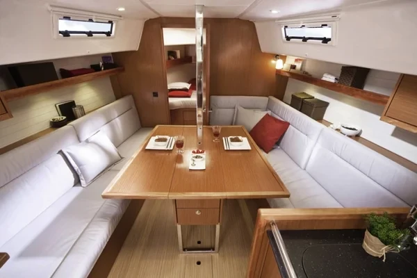 Bavaria 32 Cruiser - Boatscribe.com