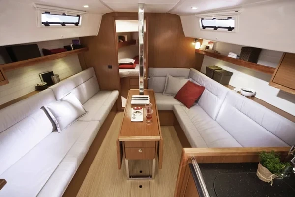Bavaria 32 Cruiser - Boatscribe.com