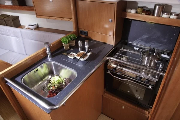Bavaria 32 Cruiser - Boatscribe.com