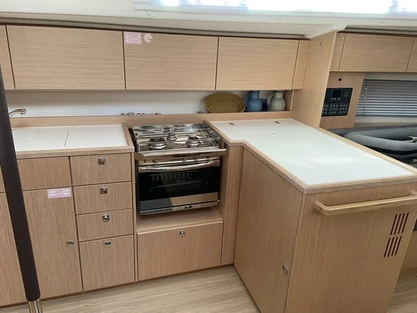 Bavaria 42 Cruiser - Boatscribe.com