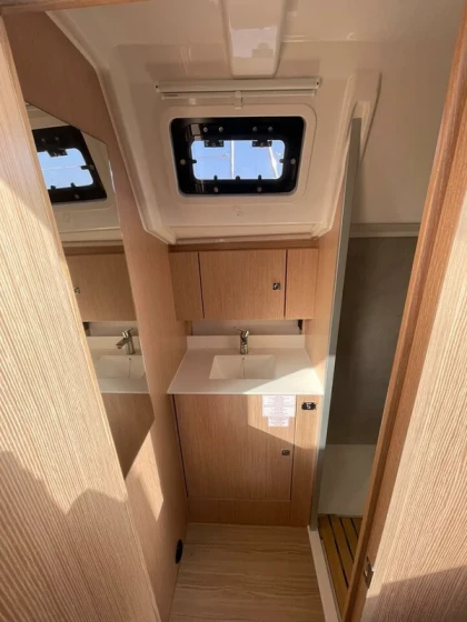 Bavaria 42 Cruiser - Boatscribe.com