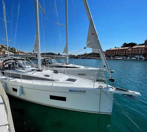 Bavaria 42 Cruiser - Boatscribe.com