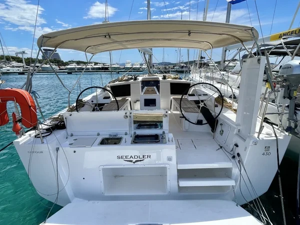 Dufour 430 - Boatscribe.com