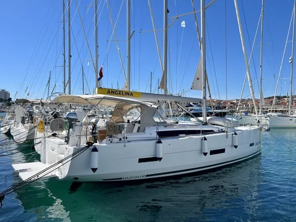 Dufour 430 - Boatscribe.com