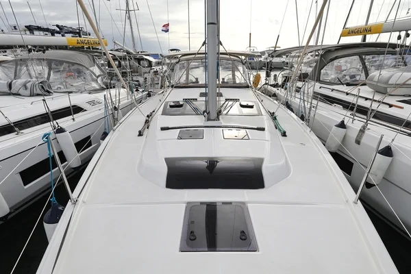 Dufour 430 - Boatscribe.com