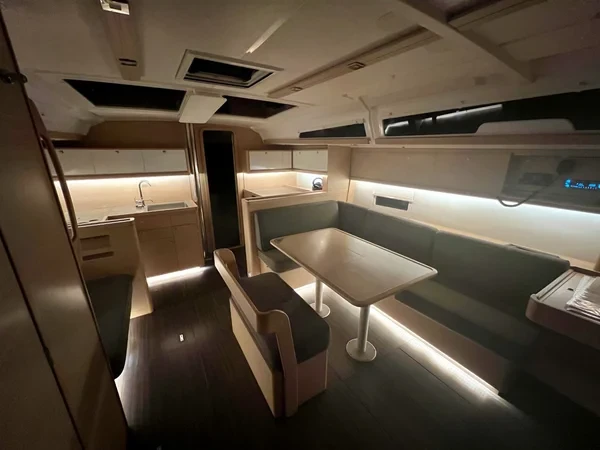 Dufour 430 - Boatscribe.com