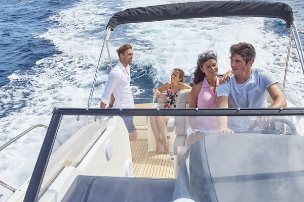 Quicksilver 875 - Boatscribe.com