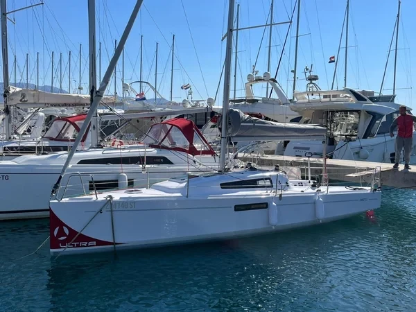 First 27 - Boatscribe.com