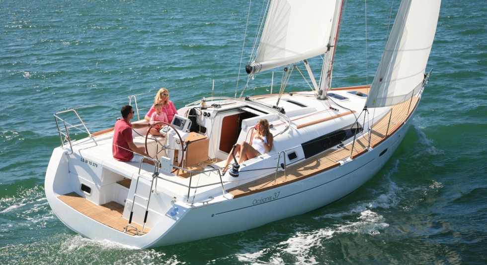 Oceanis 37 - Boatscribe.com