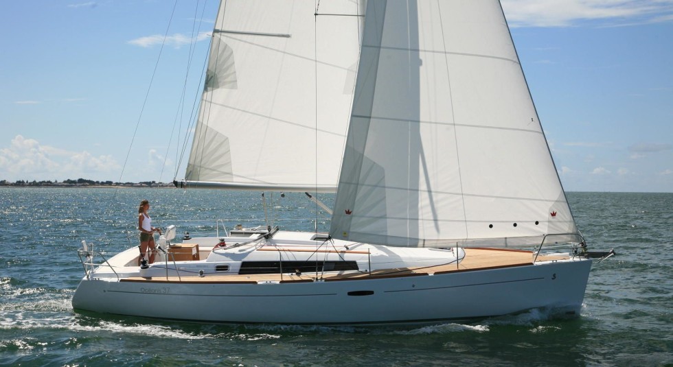 Oceanis 37 - Boatscribe.com