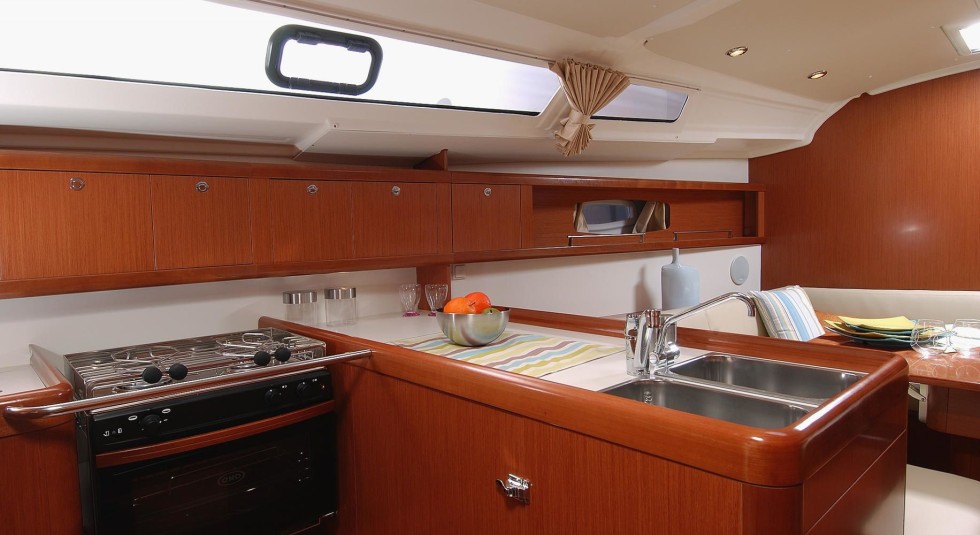 Oceanis 37 - Boatscribe.com