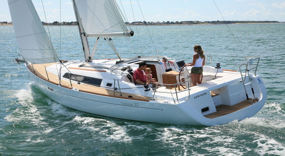 Oceanis 37 - Boatscribe.com