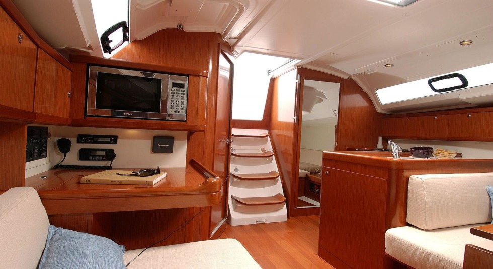 Oceanis 37 - Boatscribe.com