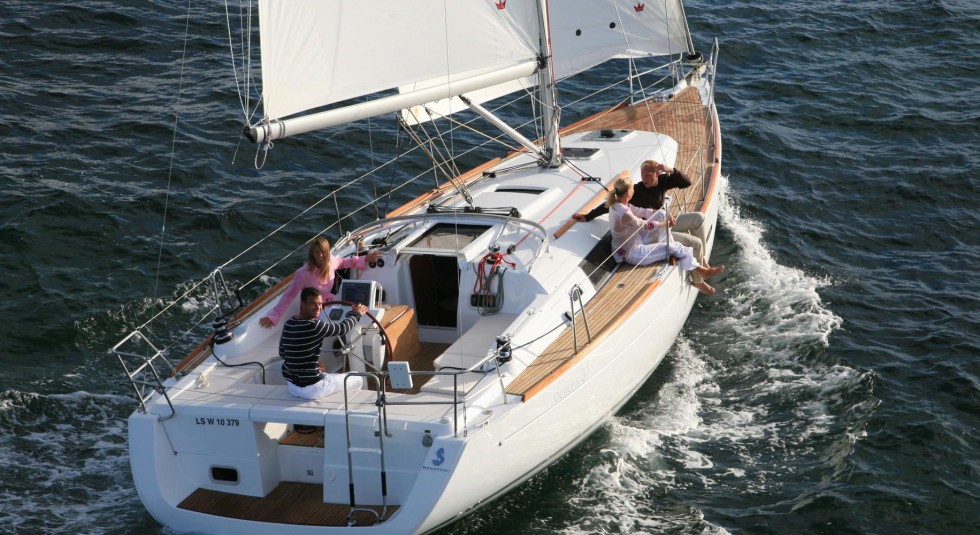 Oceanis 37 - Boatscribe.com