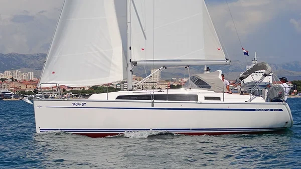 Bavaria 34 Cruiser - Boatscribe.com