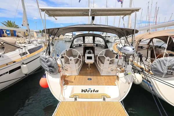 Bavaria 37 Cruiser - Boatscribe.com