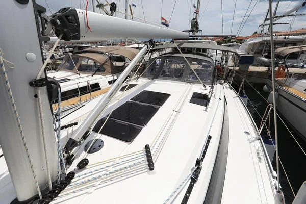 Bavaria 37 Cruiser - Boatscribe.com