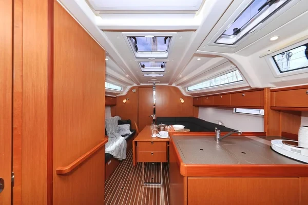 Bavaria 37 Cruiser - Boatscribe.com