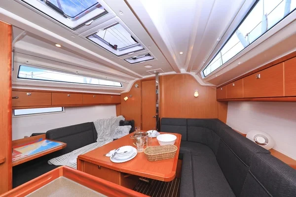 Bavaria 37 Cruiser - Boatscribe.com