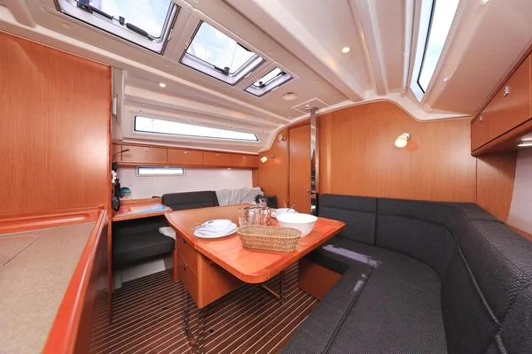 Bavaria 37 Cruiser - Boatscribe.com