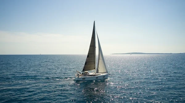 Bavaria 38 Cruiser - Boatscribe.com