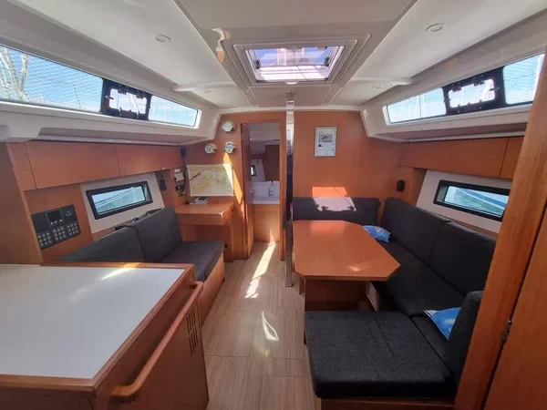 Bavaria 38 Cruiser - Boatscribe.com