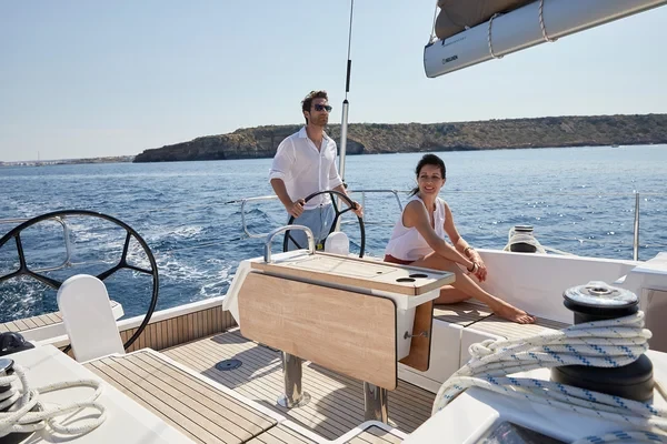 Bavaria 38 Cruiser - Boatscribe.com