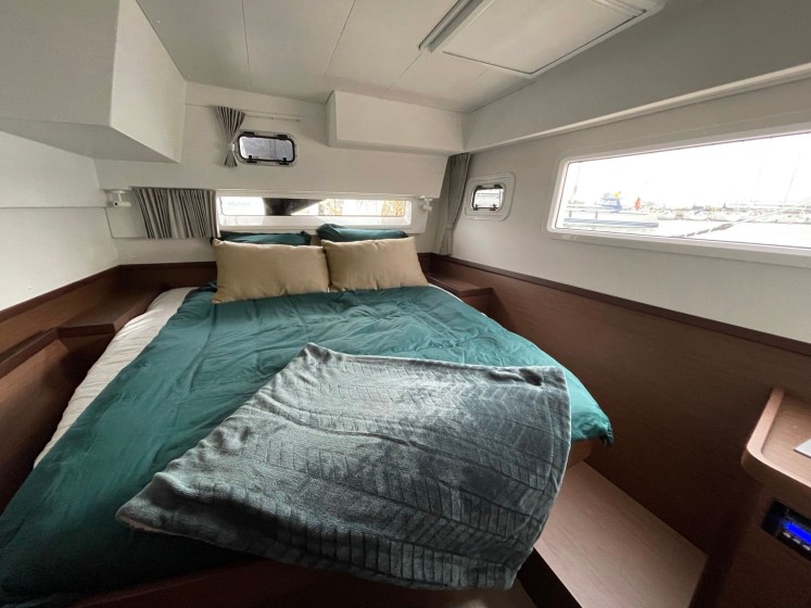 Lagoon 42 - Boatscribe.com