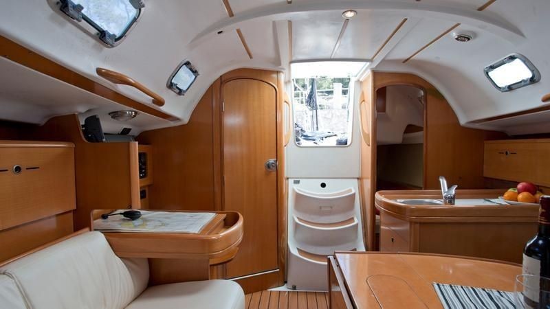 First 31.7 - Boatscribe.com