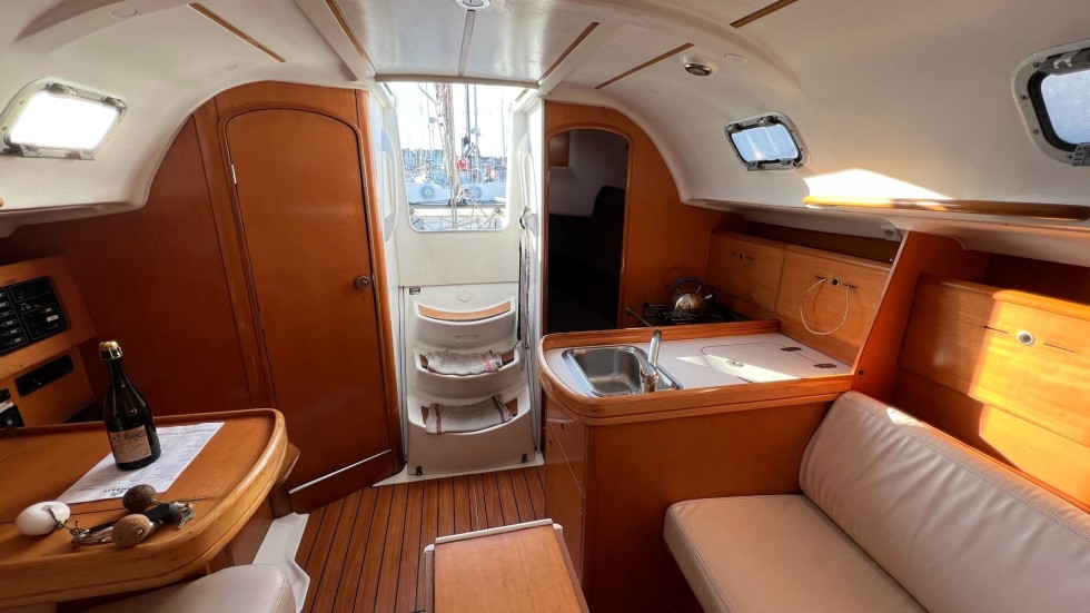 First 31.7 - Boatscribe.com