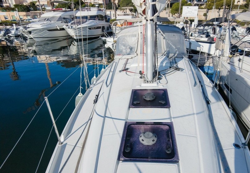 Oceanis 30.1 - Boatscribe.com