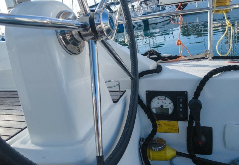 Oceanis 30.1 - Boatscribe.com