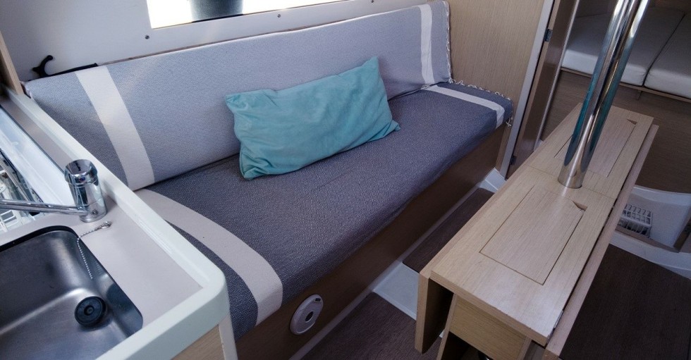 Oceanis 30.1 - Boatscribe.com